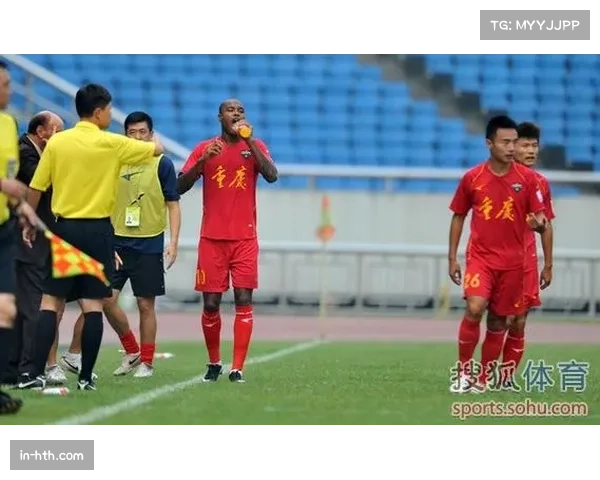 川渝德比再现17年后温情对决 55868名球迷现场见证进球大战