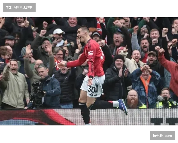 曼联主场3-1复仇维拉 B费双助攻助红魔稳固欧冠席位争夺主动权 曼联主场3-1复仇维拉 B费双助攻助红魔稳固欧冠席位争夺主动权